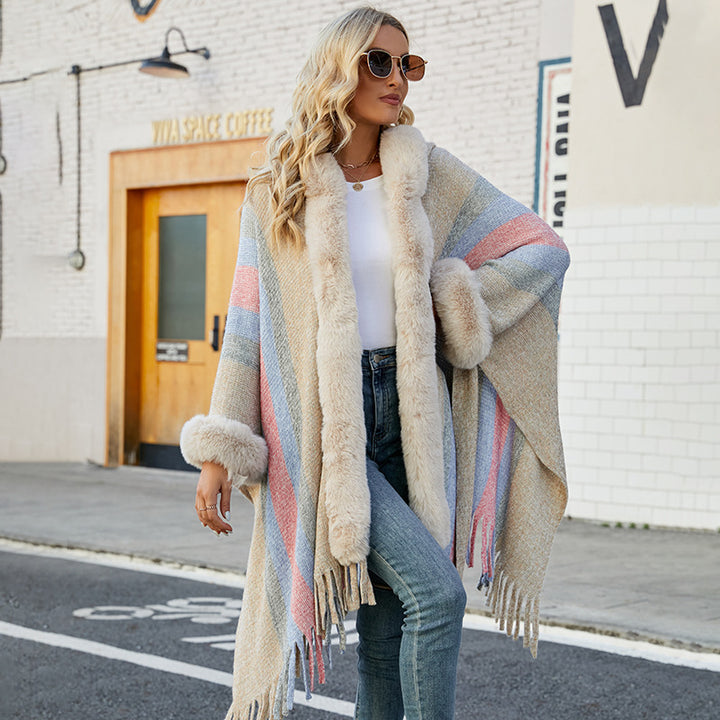 Women fashionable poncho with luxurious faux fur collar and fringes Lune London