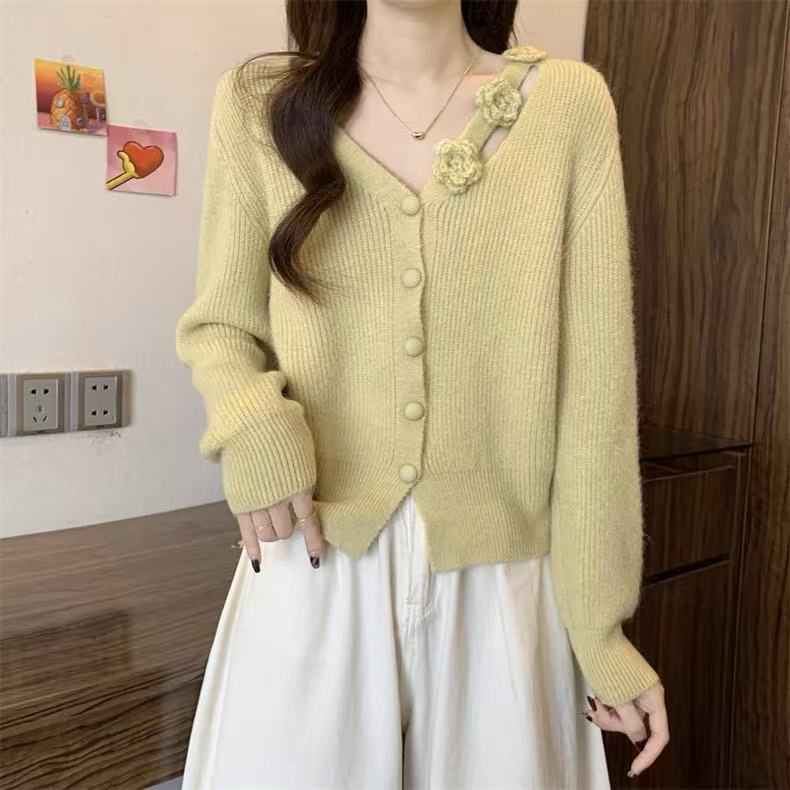 Women's knitted jacket with floral detail and button closure Lune London