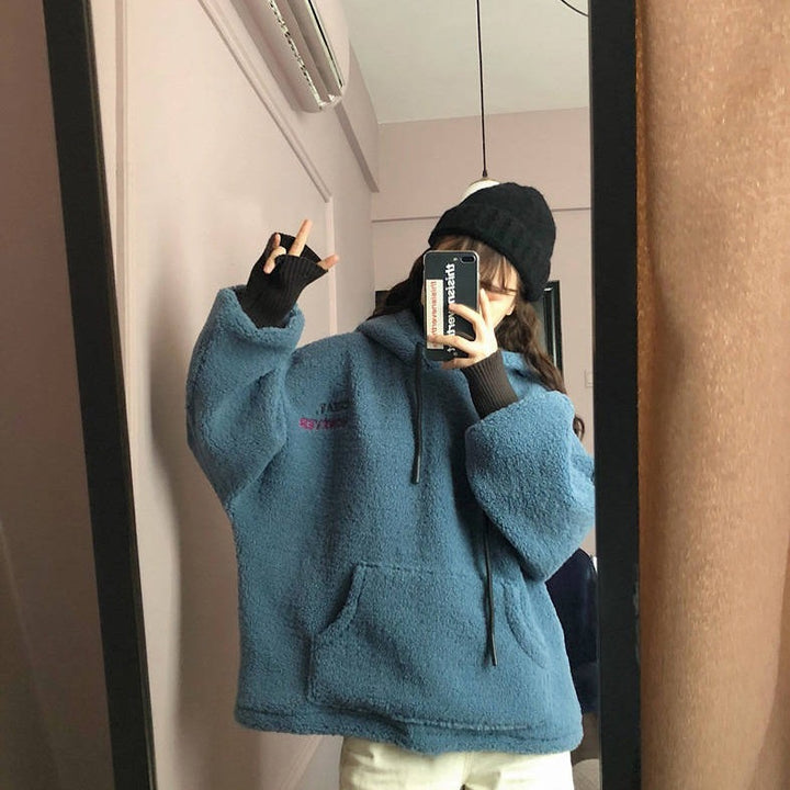 Women's cozy oversized hoodie with front kangaroo pocket and elastic cuffs Lune London