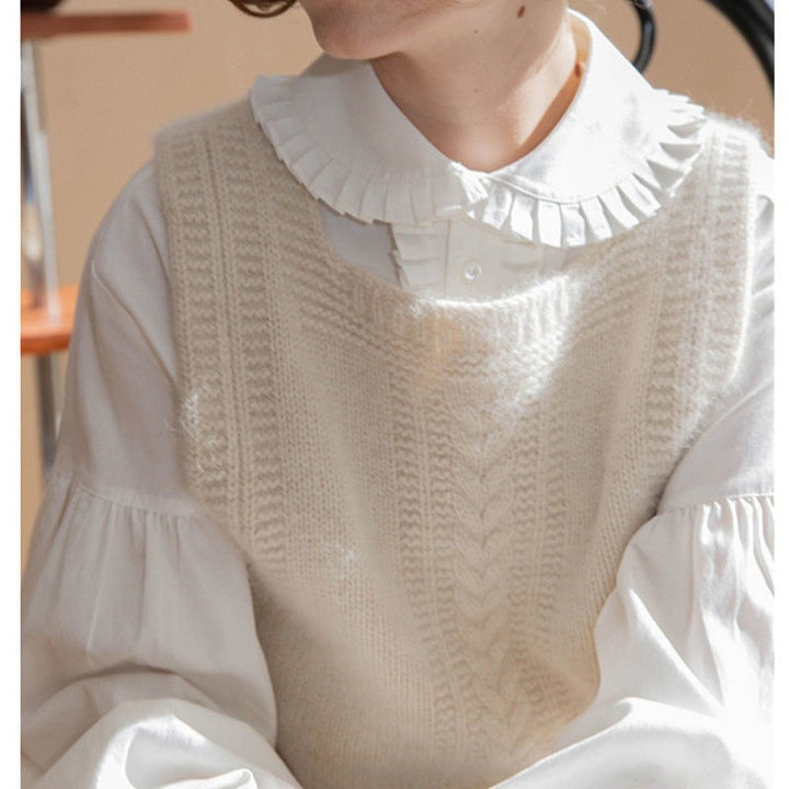 Ladies Chunky Knit Cardigan with Chic Braid Pattern and Style
