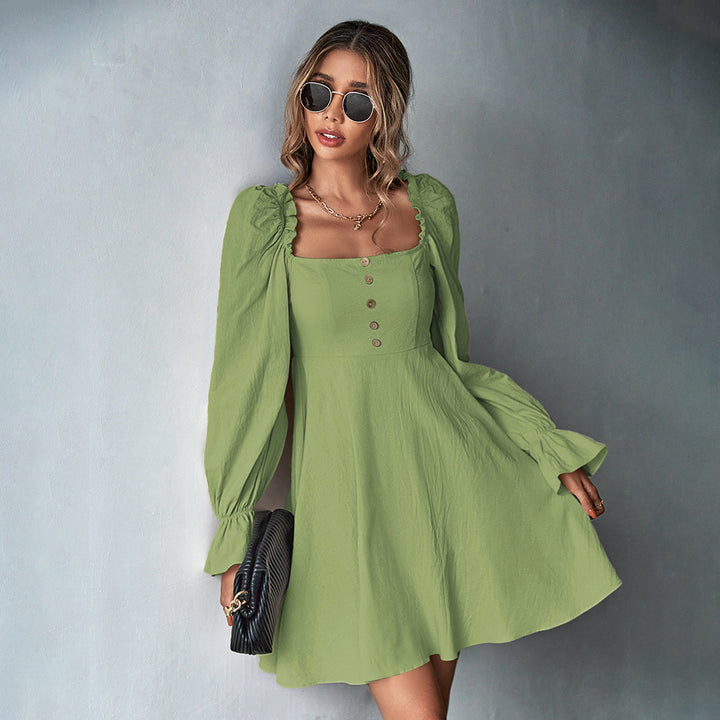 Robe mini femme avec manches ballon et détails de boutons Chic & Stil