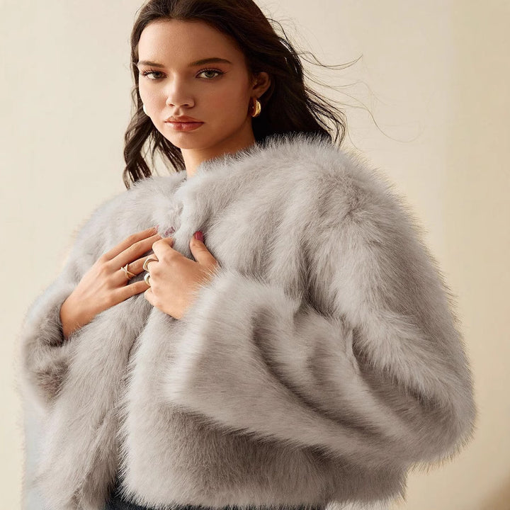 Ladies extravagant short sleeve fur jacket with voluminous sleeves Lune London