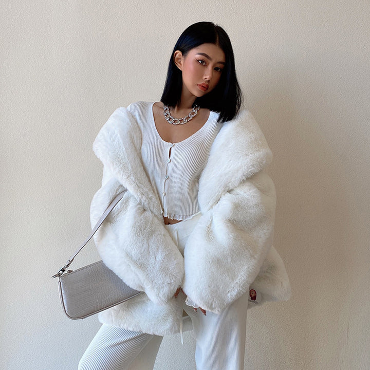 Ladies Short Fur Coat with Casual Cut Lune London