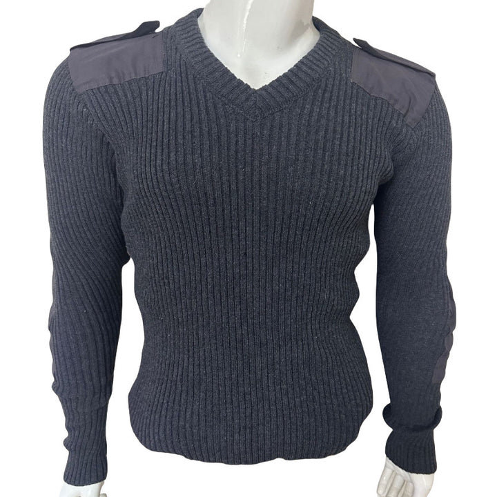 Knit sweater for men with V-neck and decorative details on the shoulders Lune London