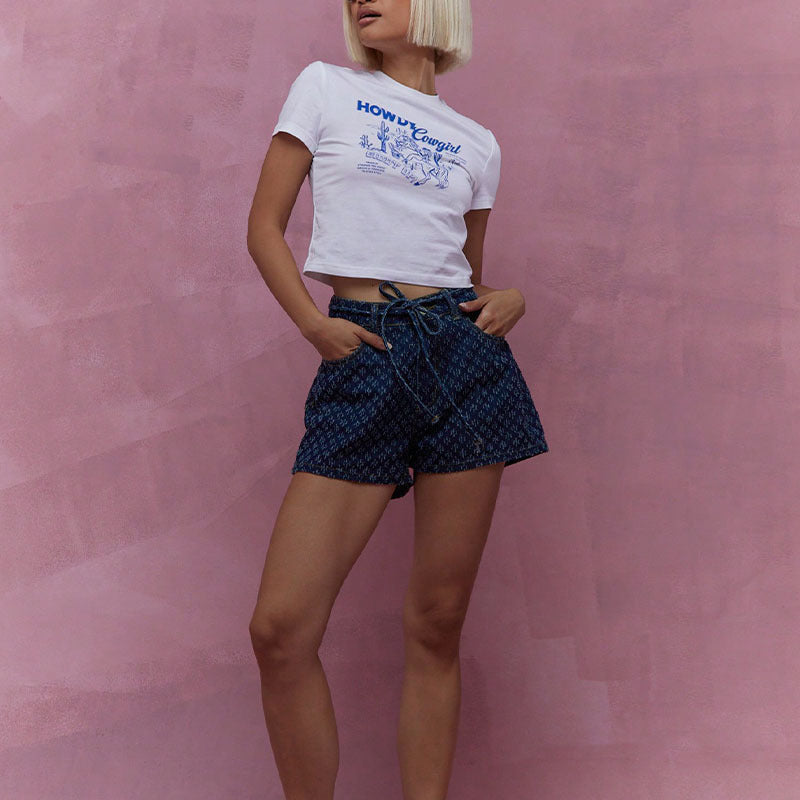 Shorts en denim pour femmes avec taille ajustable et coupe décontractée Chic & Stil