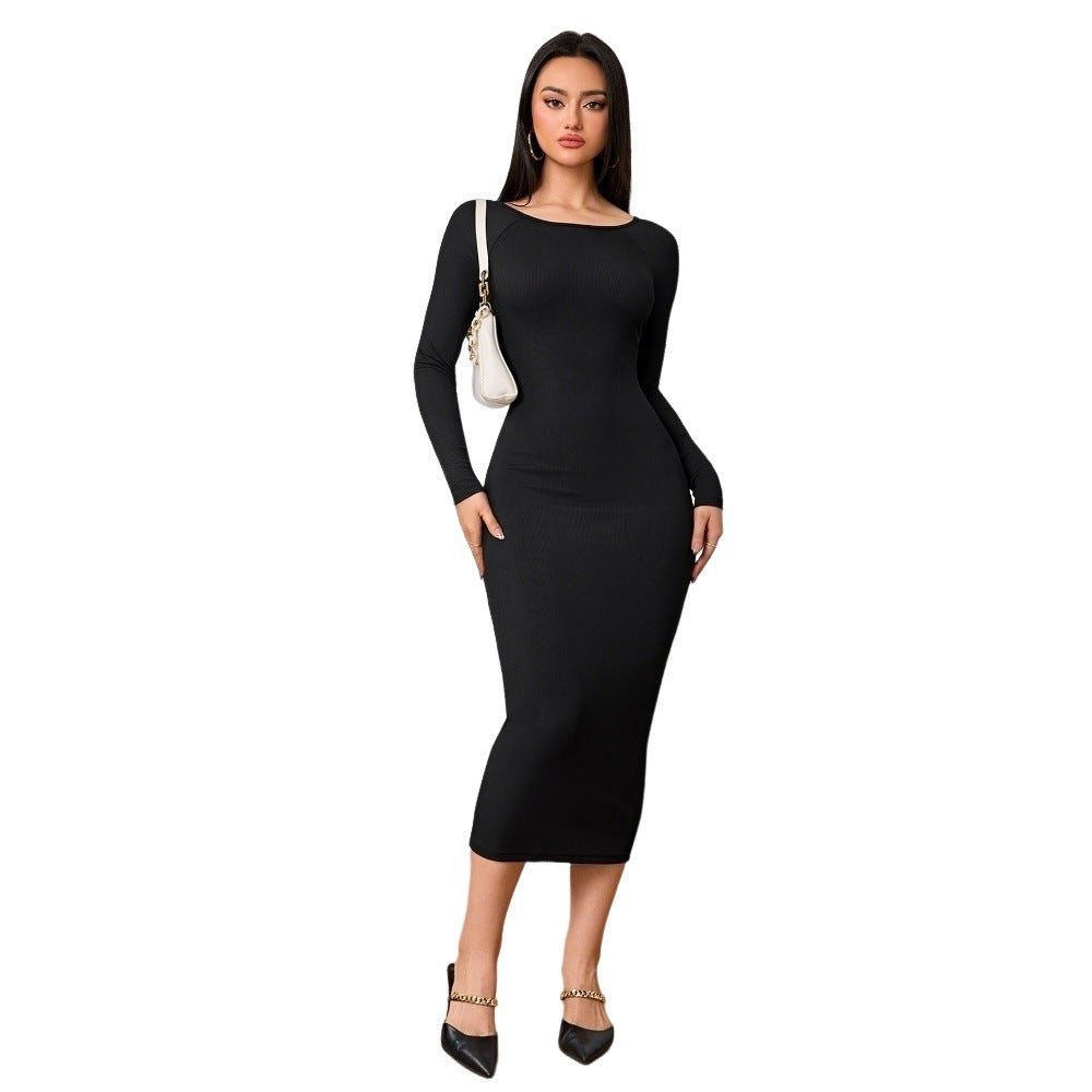 Robe midi ajustée pour femmes avec un élégant col rond et des manches longues Chic & Stil