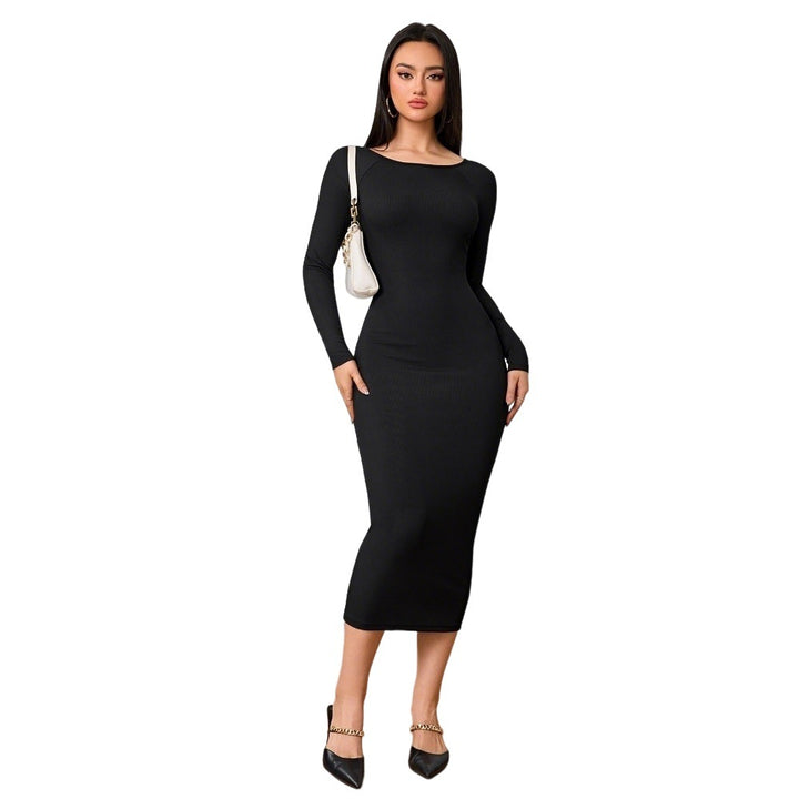 Robe midi ajustée pour femmes avec un élégant col rond et des manches longues Chic & Stil