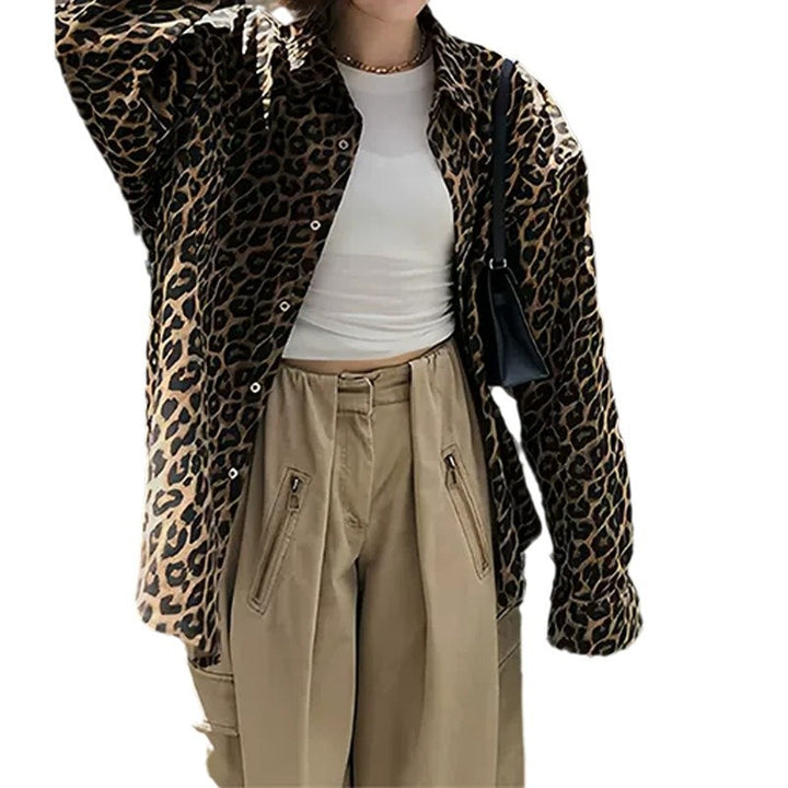 Oversized women's shirt with a trendy leopard pattern Lune London