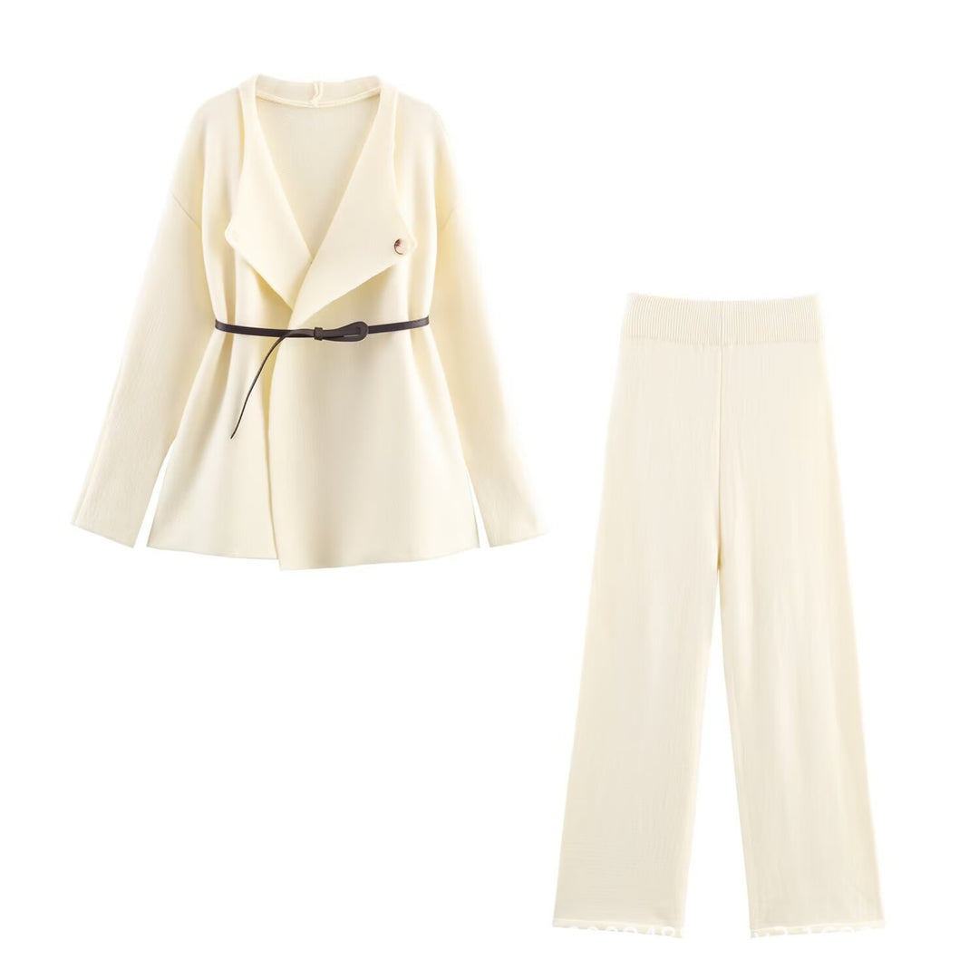 Fashionable women's two-piece outfit with stylish jacket and wide-leg trousers Lune London