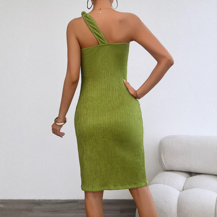 Bodycon dress for women with slim silhouette and asymmetrical strap Chic & Stil