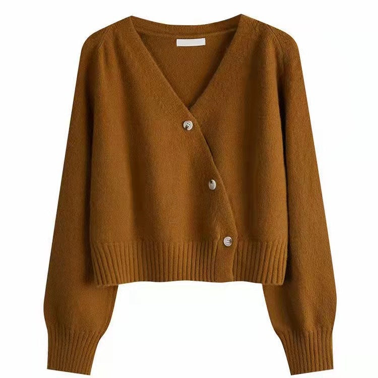 Ladies cozy short knit sweater with deep V-neck and large buttons Lune London