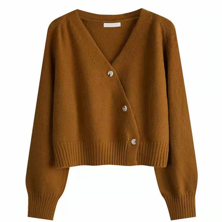 Ladies cozy short knit sweater with deep V-neck and large buttons Lune London