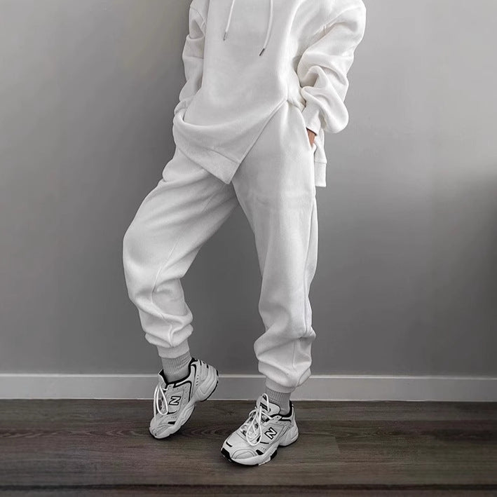 Sporty jogger pants for women with elastic waistband and side pockets Lune London
