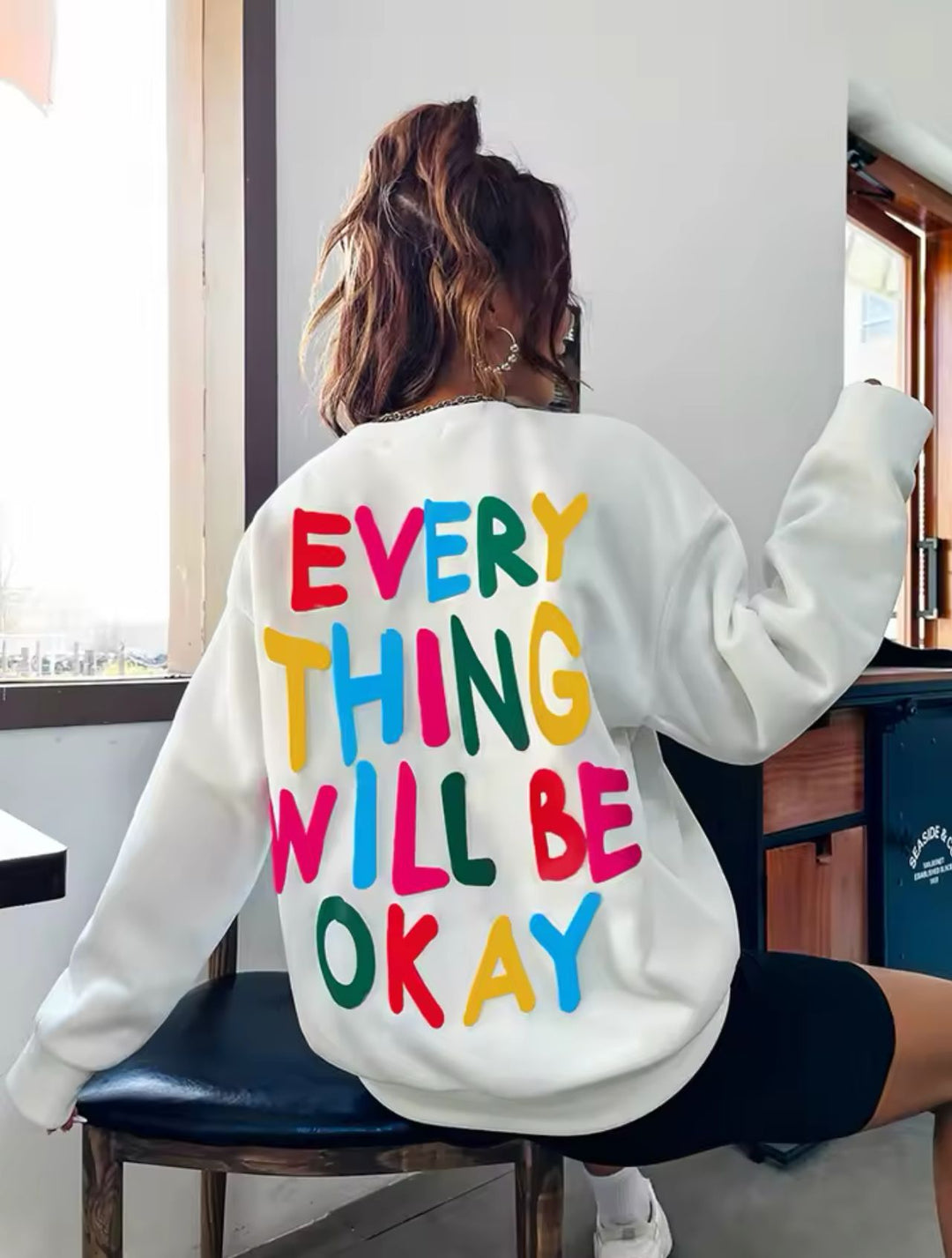 Sweat-shirt pour femmes avec lettrage coloré Chic & Stil
