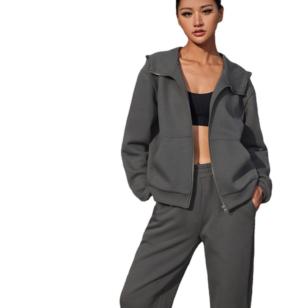 Comfortable sports jacket for women with zipper and casual joggers Lune London