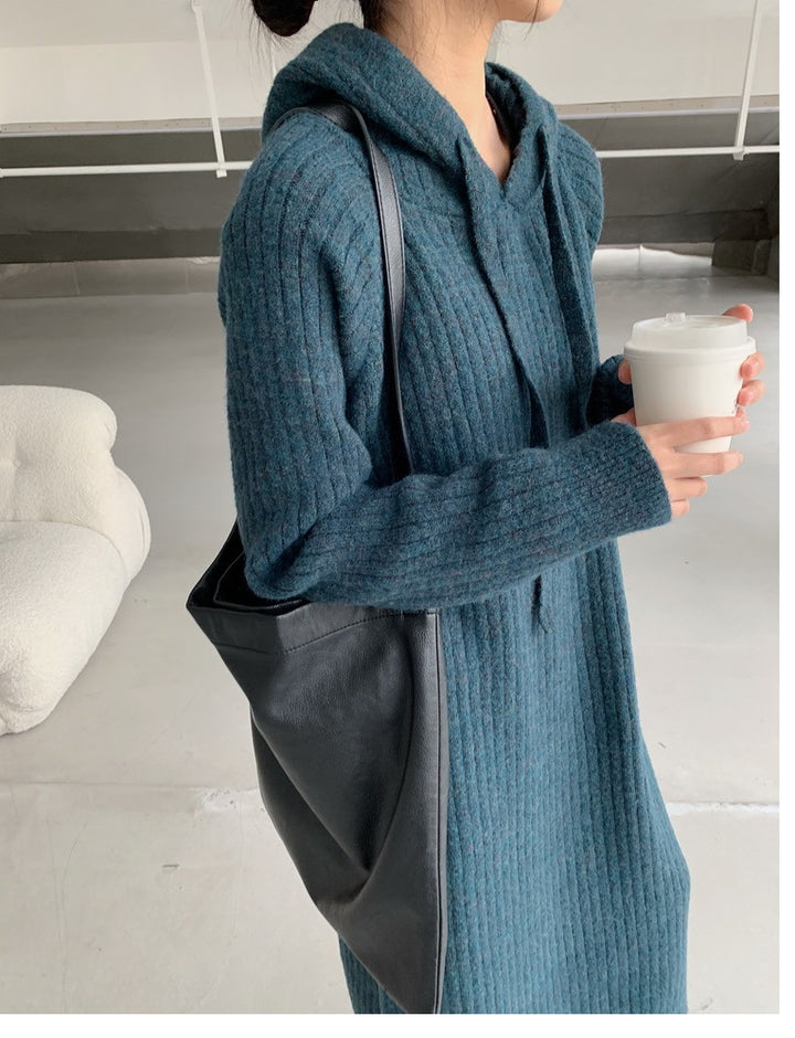 Pull long en tricot pour femmes avec capuche et fine structure en côtes Chic & Stil