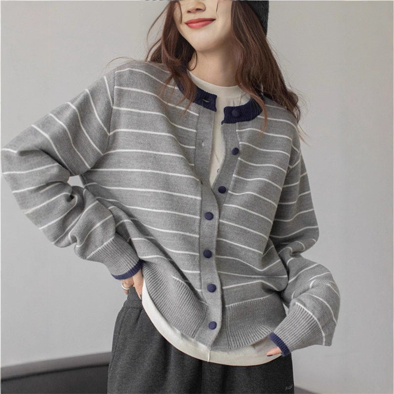 Comfortable knitted cardigan for women with a youthful striped pattern and a practical button closure Lune London