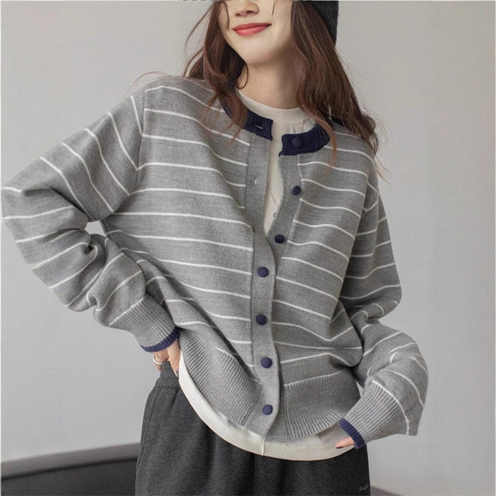 Comfortable knitted cardigan for women with a youthful striped pattern and a practical button closure Lune London