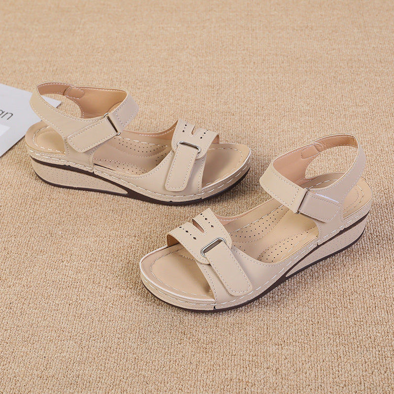 Comfortable sandals for women with ergonomic sole and flexible sole Lune London