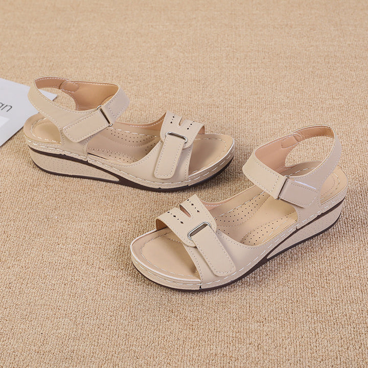 Comfortable sandals for women with ergonomic sole and flexible sole Lune London