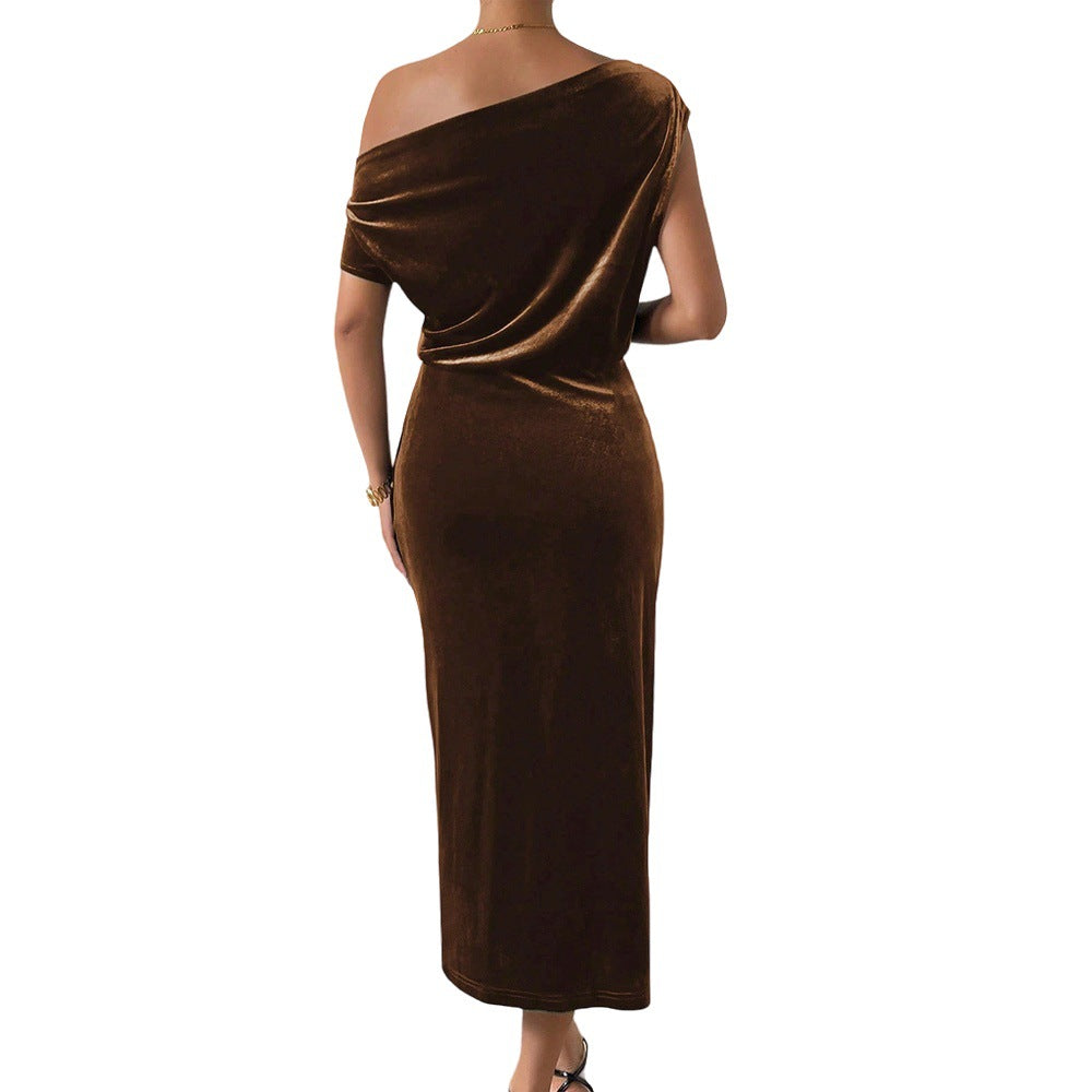 Elegant Maxi Dress for Women with Bardot Design and Luxurious Velvet Chic & Stil