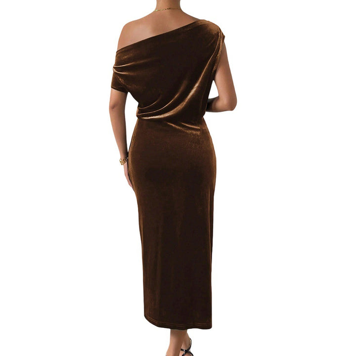 Elegant Maxi Dress for Women with Bardot Design and Luxurious Velvet Chic & Stil