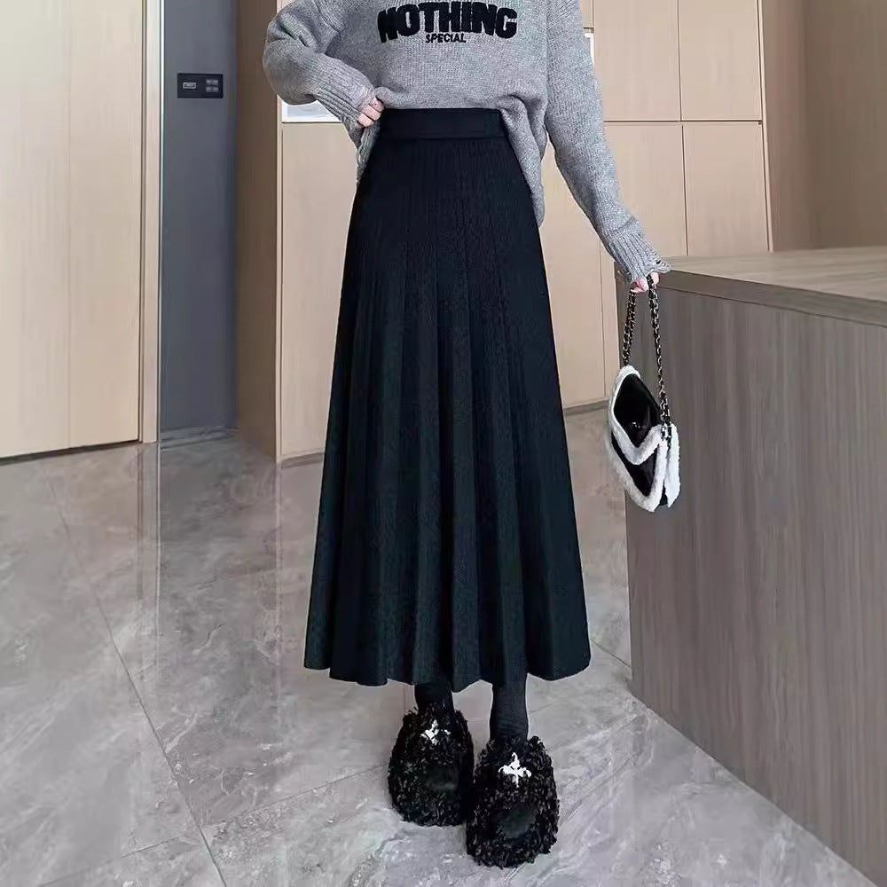 Elegant pleated maxi skirt for women with high waist and fine texture Lune London