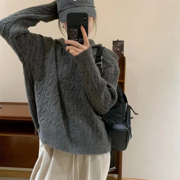 Pull tricoté confortable pour femmes avec capuche et motif en cable Chic & Stil