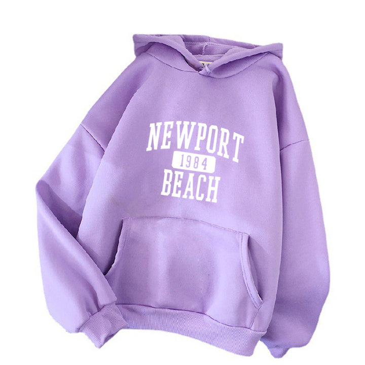 Women's hoodie with nostalgic Newport Beach lettering Chic & Stil