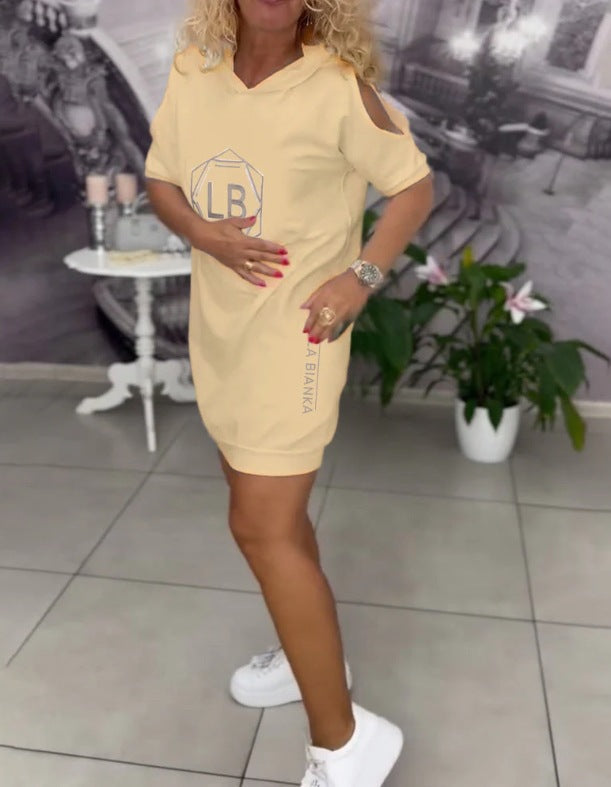 Robe à capuche urbaine pour femmes avec des manches découpées stylées Chic & Stil