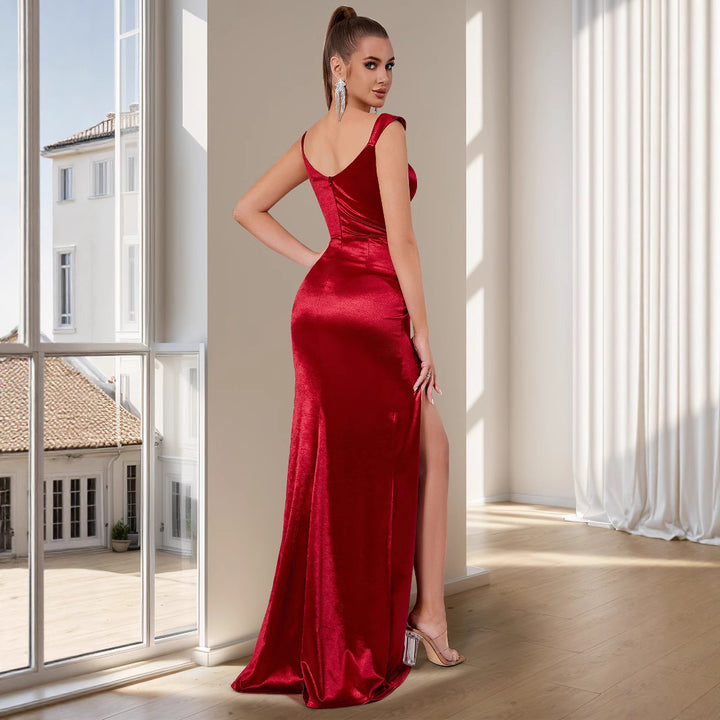 Robe de soirée flatteuse pour les femmes avec décolleté en cœur et drapés subtils Chic & Stil