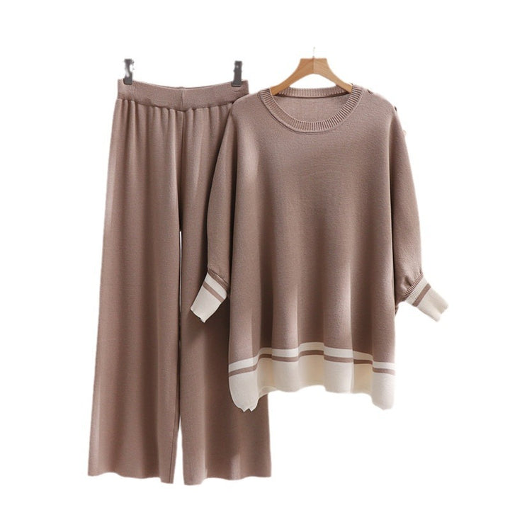 Casual knitted loungewear set for women with trendy contrast hem and loose fit Lune London