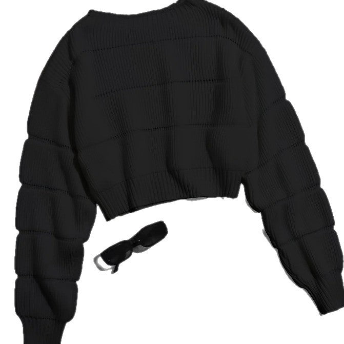 Ladies trendy knitted pullover with a ribbed texture and a short cut Lune London