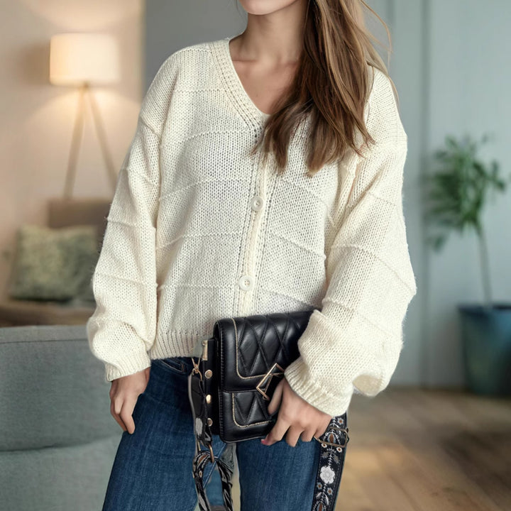 Cardigan décontracté pour femmes avec décolleté en V profond et élégants détails de boutons Chic & Stil