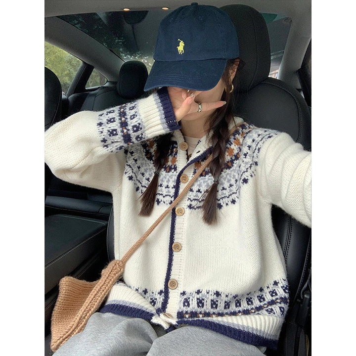 Cardigan pour femmes avec des motifs norvégiens traditionnels et fermeture à boutons Chic & Stil