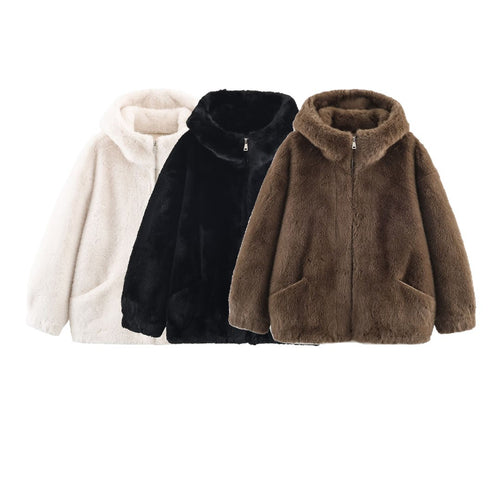 Ladies Cozy and luxurious faux fur jacket with hood and practical pockets Lune London