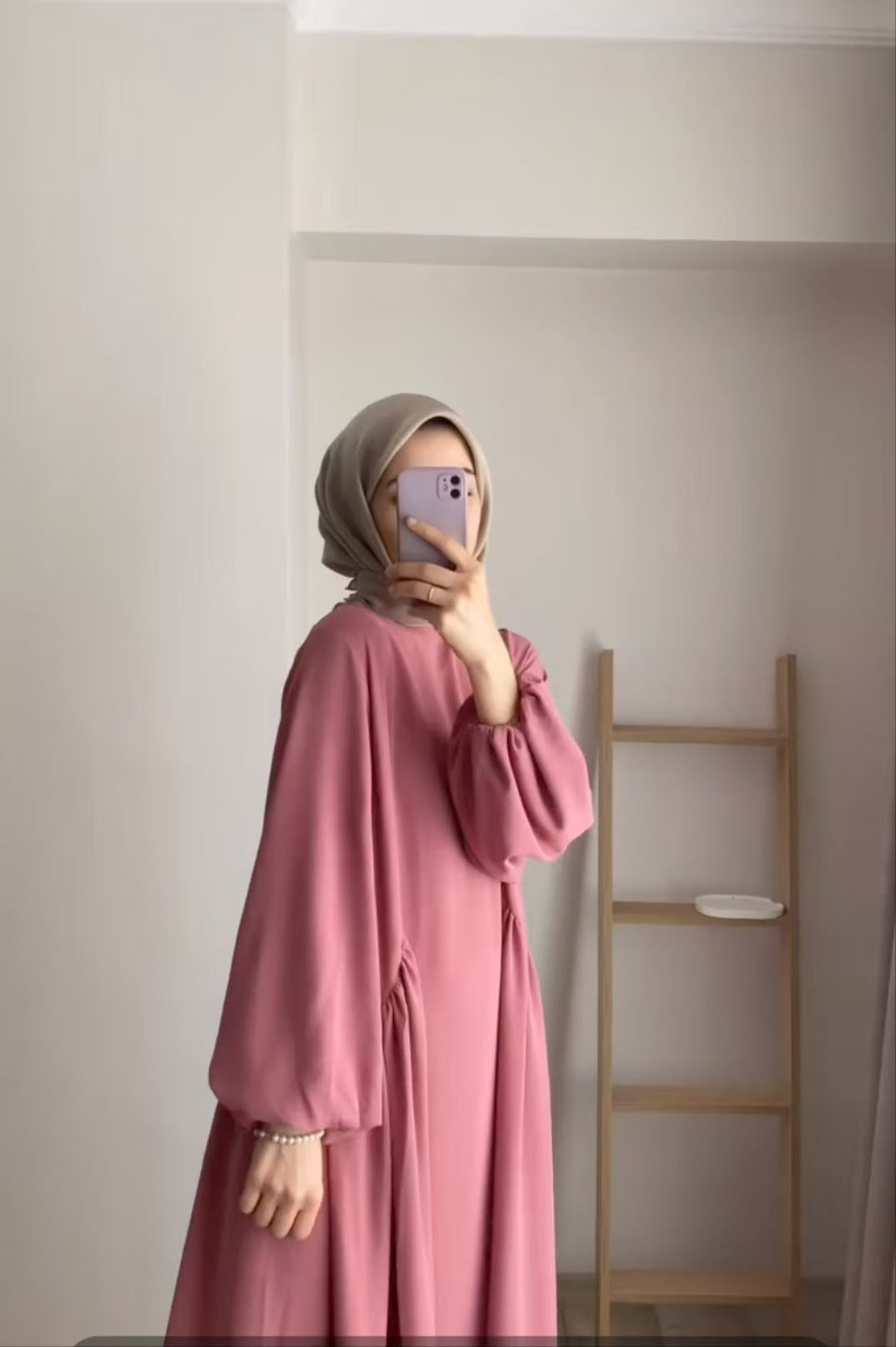 Elegant maxi dress for ladies with voluminous sleeves and a fluid cut Lune London