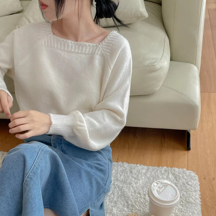 Casual women's sweater with elegant pearl collar Lune London