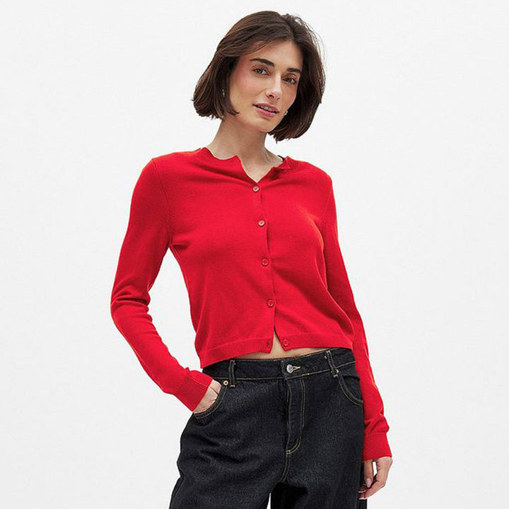 Ladies pretty knitted cardigan with buttonhole and fitted cut Lune London