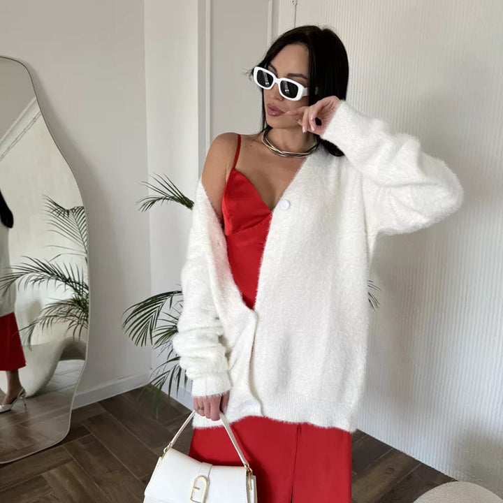 Cardigan pour femmes confortable avec col en V et manches douces Chic & Stil