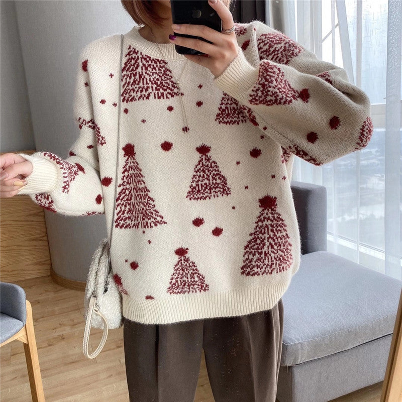Comfortable sweater for women with chic Christmas tree pattern and style