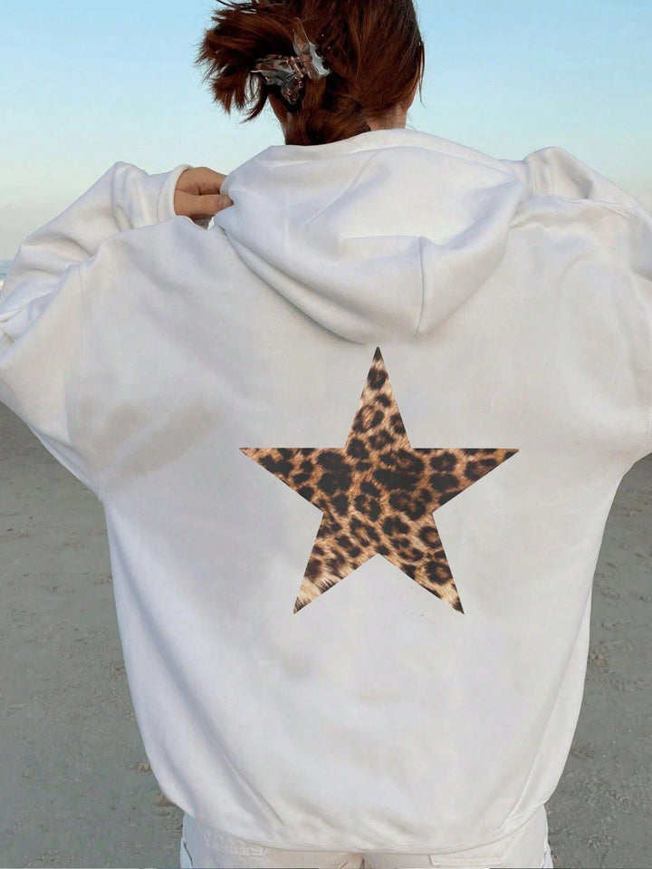 Women's hoodie with striking leopard star design Chic & Stil