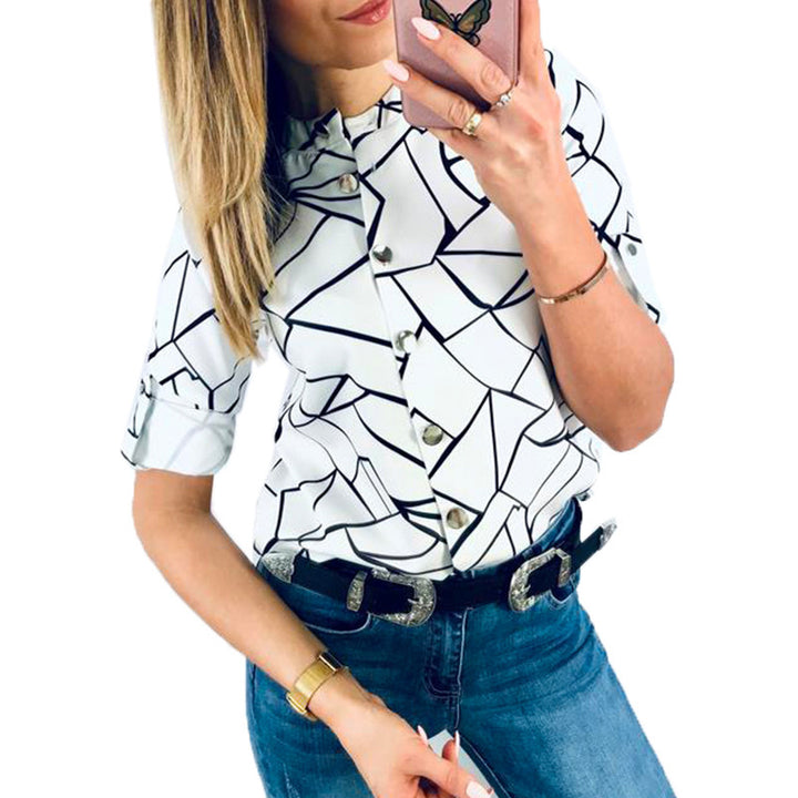 Modern blouse for women with graphic pattern and three-quarter sleeves Lune London