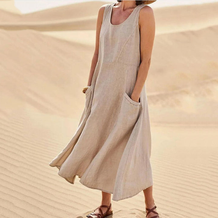 Loose summer dress for women with practical pockets and chic V-neck Style