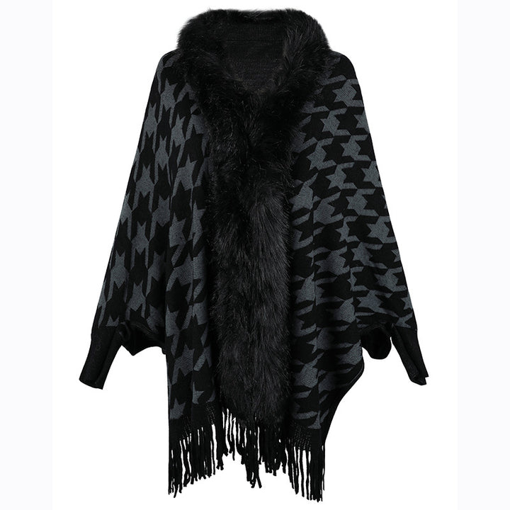 Ladies elegant poncho with exclusive fur trim and modern star pattern Lune London