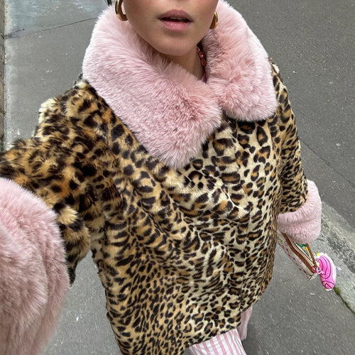 Faux fur jacket for women with a modern leopard print and a cozy collar Lune London