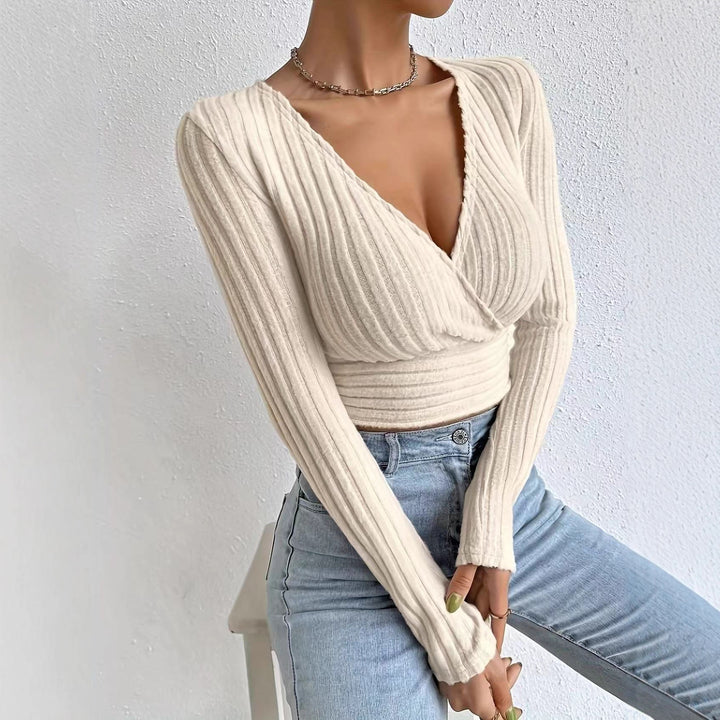 Short pullover for women with a V-neck and refined ribbed design Lune London