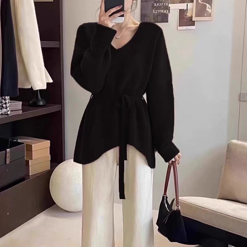 Cardigan pour femmes avec ceinture à la taille et col en V Chic & Stil