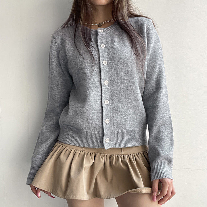Cozy cardigan for women with a fine knitted structure and a button-up design Lune London