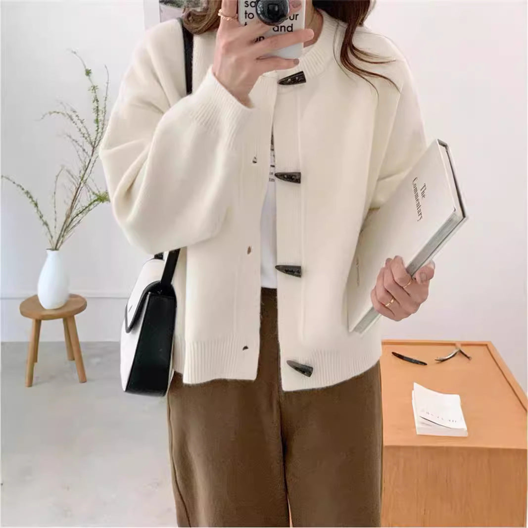 Cardigan pour femmes avec des détails de boutons élégants Chic & Stil